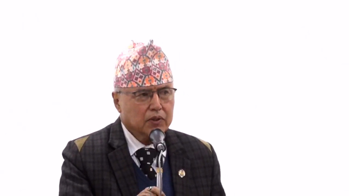 अन्तरिम सरकारका अर्थमन्त्री रामेश्वर खनालले जातिय र भाषिक विविधता नेपालको सम्पती भएको बताउनुभएको छ । रोल... आईतवार आदिवासी जनजाति उत्थान प्रतिष्ठानले सिंहदरकारमा आयोजना गरेको कार्यक्रममा बोल्दै उहाँले यस्तो बताउनुभएको हो । उहाँले सांस्कृतिक, भाषिक, आर्थिक गतिविधि गर्ने विविधता मुलुकलाई समृद्ध बनाउने आवश्यक कुरा भएको बताउनु भयो । उहाँले विविध विधिताहरुको सही उपयोग गर्न नसकिरहेको बताउनु भयो । कतिपय जातिहरुलाई अहिलेसम्म पनि चिन्न नसकिएको बताउनु भयो । मन्त्री खनालले प्रतिष्ठानका लागि आफू मन्त्रालयमा रहँदा आवश्यक कानूनी आधारहरु तयार पार्न आवश्यक अध्ययन गर्ने पनि बताउनु भयो । मन्त्री खनालले भन्नुभयो, ‘जातिय विविधता, भाषिक विविधता नेपालको सम्पती हो । हामीले यसलाई दायित्व सम्झिनुपर्छ । यसमा अफ्ठ्यारो कसैले सम्झनु हुँदैन । यो भनेको हाम्रो सांस्कृतिक, भाषिक, आर्थिक गतिविधि गर्ने विविधता यि भनेको मुलुलाई समृद्ध गर्नको निमित्त अत्यन्त आवश्यक कुरा हो । हामीले यसको सही परिचालन गर्न सकेका छैनौँ । कतिपय अवस्थामा समानुपातिक प्रतिनिधित्व हुन सकिरहेको छैन । कतिपय जातिहरुलाई अहिलेसम्म पनि चिन्न सकेका छैनौँ ।’ आदिवासी जनजाति उत्थान प्रतिष्ठानले कतिपय काम गर्नका लागि बजेट नभएको गुनासो गरेको भएपनि बजेट दिन तत्काल अधिकार नहुने बताउनु भयो । कार्यक्रम नभए कार्यक्रम थप गर्ने अधिकार अर्थमन्त्रीलाई नहुने र भएको कार्यक्रमअन्तर्गत थपघट गर्न सकिने जिकिर गर्नुभयो । अर्थमन्त्री खनालको भनाइ छ ।