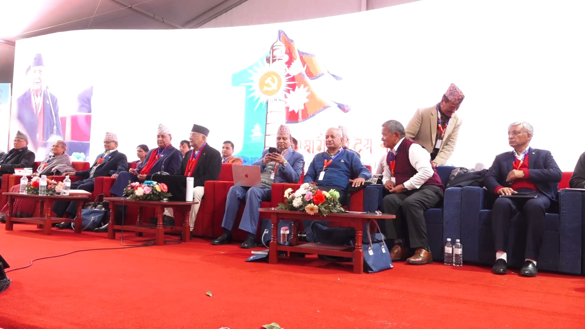 विधान संशोधन गरी १० औँ महाधिवेशनकै कमिटीमा फर्कियो एमाले, युवाका लागि छुट्यायो क्लस्टर