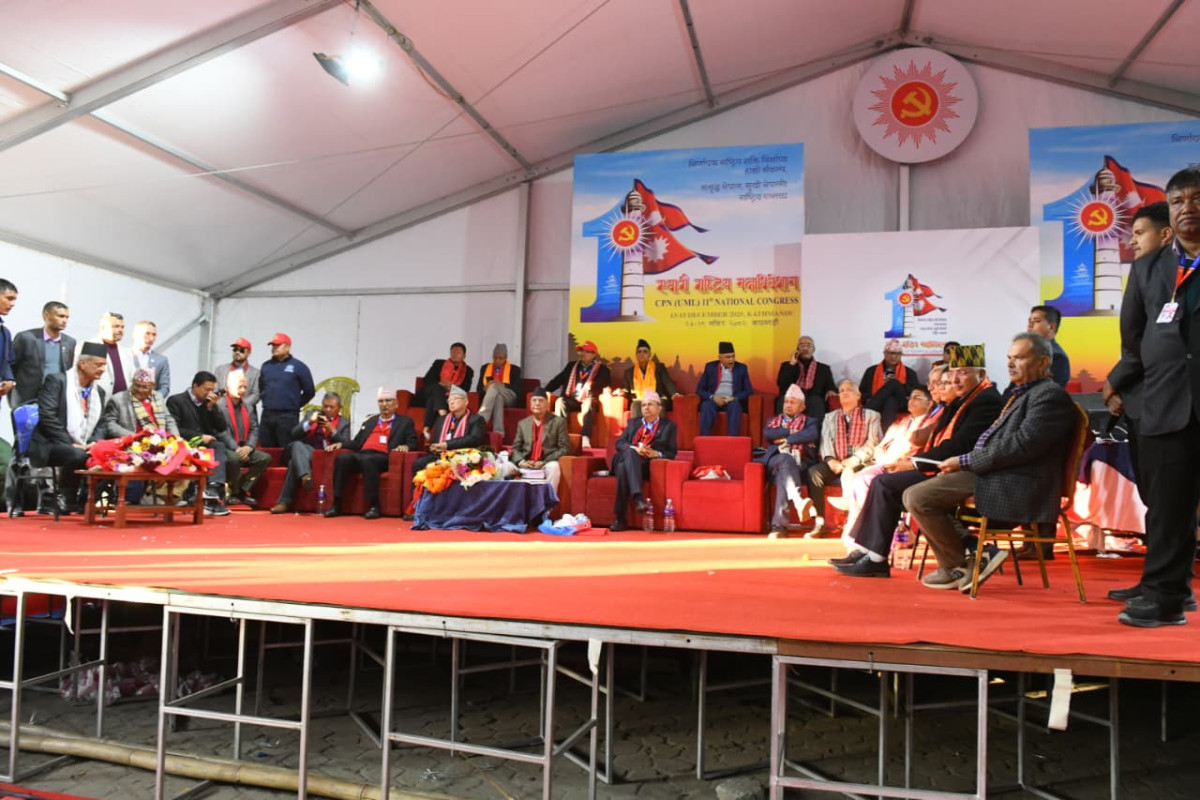 उनले एमाले हमेसा सुशासन, पारदर्शिता र स्वच्छताका पक्षमा उभिँदै आएको भन्दै प्रश्न उठ्नासाथ सार्वजनिक ओहोदाबाट राजीनामा दिएर राज्यका अख्तियारप्राप्त निकायलाई सहयोग गर्ने र अभियोजन हुनासाथ कानूनबाट सफाई नपाउँदासम्म पार्टी जिम्मेवारीबाट मुक्त गर्ने हाम्रो परम्परा रहँदै आएको बताएका छन् ।