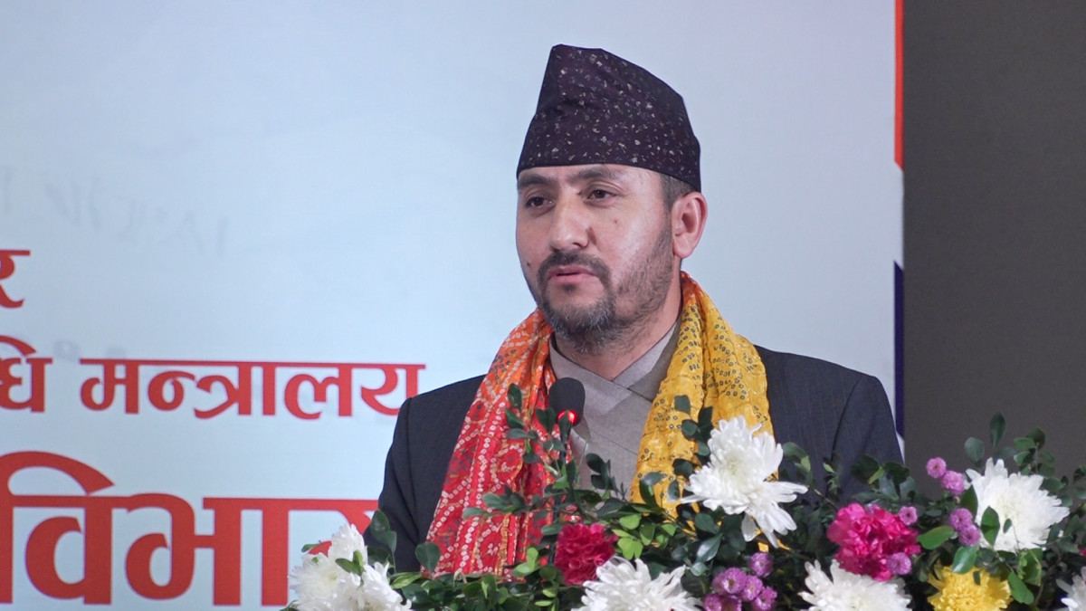 समाजसेवी स्वर्गीय ओमप्रकाश गोयलको हुलाक टिकट सार्वजनिक गरिएको छ । हुलाक सेवा विभागद्वारा आयोजित एक कार्यक्रमबीच गोयलको हुलाक टिकटको प्रथम दिवसीय आवरणमा टाँचा प्रदान गरेर सरकारले गोयलको नाममा हुलाक टिकट सार्वजनिक गरेको हो । टाँचा प्रदान कार्यक्रममा उपसभामुख इन्दिरा राना र सञ्चार तथा सूचना प्रविधिमन्त्री जगदीश खरेलले स्व. गोयलको हुलाक टिकटको प्रथम दिवसीय आवरणमा टाँचा प्रदान गर्नुभयो । कार्यक्रममा सम्बोधन गर्दै मन्त्री खरेलले गोयलको हुलाक टिकटको प्रथम दिवसीय आवरणमा टाँचा प्रदान गर्नु ऐतिहासिक भएको बताउनु भयो । यसले उहाँलाई सधैँ अमर बनाइरहने बताउनु भयो । उहाँले मानिस कर्मले सधैँ अमर रहने बताउनु भयो । उहाँले भन्नुभयो, ‘मान्छे कर्मले सधैँ अमर रहन्छ । आज ओमप्रकाश गोयल अमर हुनुभयो । हाम्रो यो हुलाक टिकट मार्फत । हुलाक टिकट ऐतिहासिक छ । यसले नेपाल र नेपालीमाझ यसले सधैँ अमर बनाइरहने नै छ ।’ ओमप्रकाश गोयलको सम्मानले देशले नै गर्नुपर्ने बताउनु भयो ।