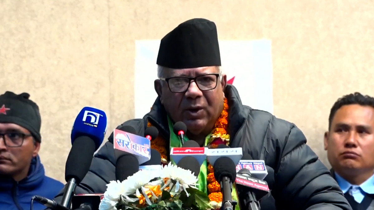 पार्टीमा कुनै नेता विशेषको प्रचार गर्नु राम्रो होइनः माधवकुमार नेपाल