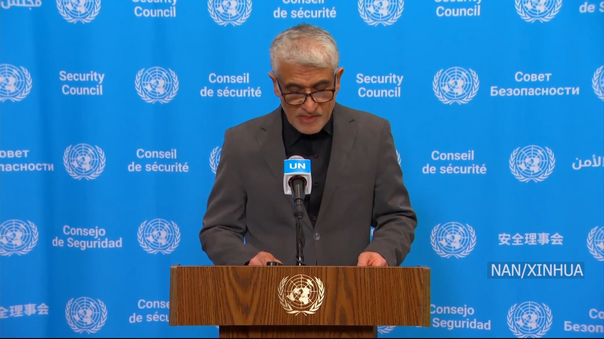 अमेरिका र इजरायलले गरेको हवाई आक्रमणमा १ हजार ३ सय ३२ इरानी नागरिक मारिएका छन् । हजारौं घाइते भएका छन् । न्युयोर्कस्थित संयुक्त राष्ट्रसंघको मुख्यालयमा शुक्रवार पत्रकारहरूसँग कुरा गर्दै इरानका राष्ट्रसंघीय राजदुतले सो जानकारी दिनुभएको हो । अमेरिका र इजरायली शासनले इरान र इरानी जनतामाथि निरन्तर र बिना रोकटोक क्रुर तथा व्यापक आक्रमण गरिरहेका उनीहरुको आरोप छ । घना बस्ती भएका आवासीय क्षेत्रहरू र महत्वपूर्ण नागरिक पूर्वाधारहरूलाई जानाजानी लक्षित गरिएको छ । यी कार्यहरू स्पष्ट रूपमा युद्ध अपराध र मानवता विरोधी अपराध हुन् ।