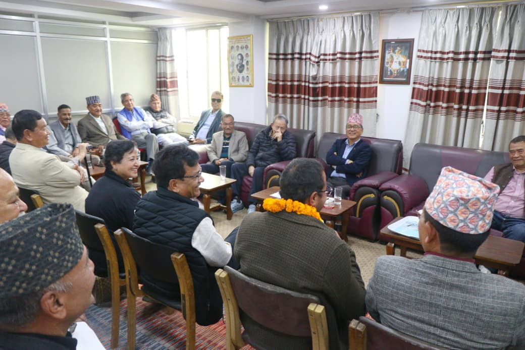 राष्ट्रिय प्रजातन्त्र पार्टी (राप्रपा)ले पनि समानुपातिकतर्फका पार्टीका सांसदहरुको नामावली टुंगो लगाएको छ । आईतवार काठमाडौंको धुम्बाराहीस्थित पार्टी कार्यालयमा बसेको केन्द्रिय कार्य सम्पादन समितिको बैठकले पार्टीले पाउने ४ जना समानुपातिकतर्फका सांसदहरु टुंगो लगाएको हो । निर्वाचन आयोगमा नामावली पठाएपछि मात्रै सार्वजनिक गर्नेगरी प्रतिनिधि सभामा समानुपातिकतर्फको सांसदहरु टुंगो लगाइएको पार्टीका अध्यक्ष राजेन्द्र लिङदेनले बताउनु भयो । त्यसैगरी बैठकले मधेस प्रदेशमा पनि रिक्त रहेको प्रदेश सभा सदस्य नियुक्ति गर्नका लागि एक जनाको नाम सिफारिस गरेको छ । अध्यक्ष लिङदेनले भन्नुभयो, ‘यो विषम परिस्थितिमा पनि राष्ट्रिय प्रजातन्त्र पार्टीलाई मतदान गर्ने र एक मात्र प्रत्यक्षतर्फ ज्ञानबहादुर शाहीलाई विजय गराउने सम्पूर्ण मतदाताहरुलाई धन्यवाद दिने निर्णय गरेको छ । र उहाँलाई बधाई दिन दिइएको छ । त्यसै गरेर मधेस प्रदेश सभामा रिक्त रहेको प्रदेश सभा सदस्यमा समानुपातिक सूचिमा प्राथमिकता क्रममा रहेको दोस्रो नामलाई प्रदेश सभा सदस्यामा नियुक्त गर्ने सिफारिस गरिएको छ । अहिले समानुपातिकतर्फको ४ जनालाई प्रतिनिधि सभामा सिफारिस गर्ने निर्णय पनि गरेको छ । त्यो नाम अहिले आयोगमा पठाएपछि मात्रै सार्वजनिक गर्ने भन्ने निर्णय पनि भएको छ ।’ प्रतिनिधि सभा सदस्यमा प्रत्यक्षतर्फबाट निर्वाचन हुने पार्टीका नेता ज्ञानबहादुर शाहीलाई बधाई दिँदै पार्टीको पक्षमा मतदान गर्नुहुने सबै मतदाताहरुलाई धन्यवाद दिइएको राप्रपाले जनाएको छ ।