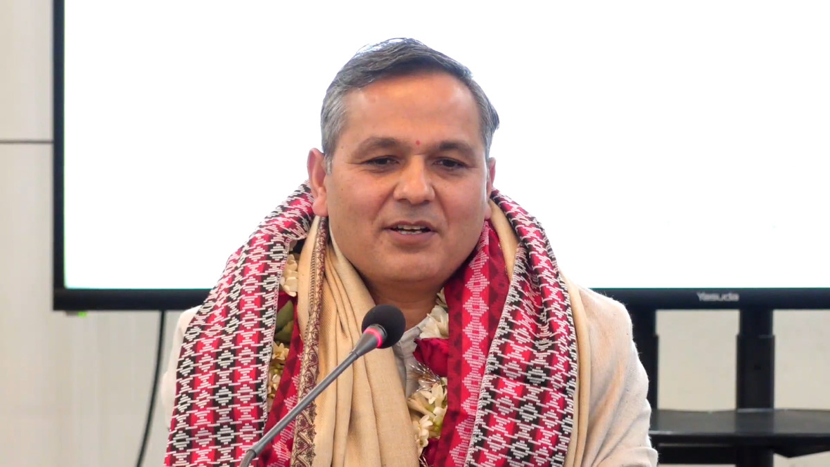 जाँदा जाँदै गृहमन्त्री अर्यालले भनेः ‘संविधान सही बाटोमा फर्कियो’