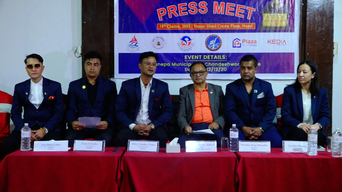 आगामी शुक्रवार काभ्रेपलाञ्चोकमा तय एनएनआइपिए स्पोट्र्स अवार्डको २०औं संस्करणको तयारी पूरा भएको छ । नेपाल राष्ट्रिय तथा अन्तर्राष्ट्रिय खेलाडी संघ (एनएनआइपिए) को आयोजनामा आगामी चैत २० गते उक्त अवार्ड आयोजना हुँदैछ । पहिलोपल्ट उपत्यकाबाहिर अवार्ड हुन लागेकको अवार्ड बनेपा नगरपालिकास्थित चण्डेश्वरी मन्दिरमा सञ्चालन हुनेछ । खेलाडी संघले बुधबार पत्रकार सम्मेलन आयोजना गर्दै अवार्डको तयारी पूरा भएको जानकारी दिएको हो । नेपाल ओलम्पिक कमिटी (एनओसी) मा आवद्ध २६ खेल विधाका खेलाडी यस अवार्डमा पुरस्कृत हुँदैछन् । वर्ष २०८१ भर उत्कृष्ट प्रदर्शन गर्ने २६ खेल विधाका समान एक खेलाडी यो अवार्डबाट सम्मानित हुनेछन् । संघका महासचिव शिवसुन्दर गोथेले अवार्डको लागि सम्पूर्ण तयारी पूरा भएको जानकारी दिँदै यसपल्ट पनि कार्यक्रम भव्य र व्यवस्थित हुने विश्वास व्यक्त गरे । यस संस्करणको स्थानीय आयोजक बनेपा नगरपालिकाका मेयर शान्तिरत्न शाक्यले देशका खेलाडीहरूलाई आफ्नो नगरभित्र स्वागत गर्न उत्साहित रहेको र अवार्ड आयोजनाका लागि तयार रहेको बताए । अवार्डमा २६ खेलका उत्कृष्टका साथै समान एक महिला र पुरुष सर्वोत्कृष्ट खेलाडीलाई सम्मान गरिनेछ । खेलाडी संघले समान १÷१ जना पाका खेल व्यक्तित्वलाई गजराज आदर्श खेल व्यक्तित्व, एक जना पत्रकारलाई एनएनआइपिए खेल पत्रकारिता पुरस्कार र पारा वर्ष उत्कृष्ट खेलाडीलाई सम्मान गर्नेछ । दुई जना सर्वोत्कृष्ट खेलाडी नगद एक लाख रुपैयाँ, वर्ष महिला र पुरुष प्रतिभाशाली खेलाडी समान ५० हजार, गजराज आदर्श खेल व्यक्तित्व र पत्रकारले ३५ हजार तथा पारा खेलाडी १५ हजार नगदसहित सम्मानित हुनेछन् । सम्बन्धित संघको सिफारिसका आधारमा २६ खेल विधाका खेलाडी सम्मानित हुने परम्परता रहेको छ । उनीहरूलाई भने १५ हजार रुपैयाँसहित सम्मान गरिने भएको छ । फुटबल, क्रिकेट, एथ्लेटिक्स, कराते, तेक्वान्दो, कबड्डी, भलिबल, बक्सिङ, जिम्नास्टिक, उसु, जुडो, आर्चरी, ह्यान्डबल, गल्फ, ब्याडमिन्टन, फेन्सिङ, पौडी, ट्रायथलन, कुस्ती, टेबल टेनिस, हक्की, स्की, क्यानोइङ, साइक्लिङ, तेक्वान्दो र लन टेनिसका खेलाडी सम्मानित हुनेछन् । खेलाडी संघले खेलाडीहरूको हकहित, संरक्षण तथा प्रोत्साहनका लागि यस वर्ष पनि विभिन्न विधामा उत्कृष्ट खेलाडी छनोट गरी सम्मान गर्ने तयारी गरेको जनाएको छ । अवार्ड कार्यक्रममा विभिन्न सांस्कृतिक प्रस्तुति, कलाकारहरूको सहभागिता तथा खेल क्षेत्रका विशिष्ट व्यक्तित्वहरूको उपस्थिति रहने संघका सचिव मन्डेकाजी श्रेष्ठले जानकारी दिए ।