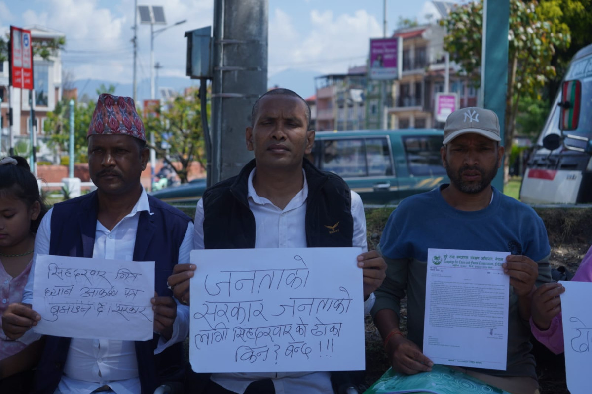 माईतीघरमा अभियानकर्मीको प्रश्नः जनताको लागि सिंहदरबारको ढोका किन बन्द ? (तस्बिरसहित)