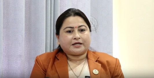 काठमाडौँ। वागमती प्रदेश सरकारले समस्याग्रस्त सहकारीबाट वचत फिर्ता प्रक्रियालाई थप व्यवस्थित बनाउन साउन १ गतेदेखि अनलाइनमार्फत उजुरी दर्ता गर्ने व्यवस्था लागू गर्ने भएको छ । मंगलवार वचत रकम फिर्ता शुभारम्भ कार्यक्रममा बोल्दै वागमती प्रदेश सरकारकी सहकारी तथा गरिबी निवारणमन्त्री विनु रायमाझी पौडेलले यस्तो जानकारी गराउनुभएको हो । उहाँले अगामी साउन १ गतेदेखि अनलाइनमार्फत उजुरी दर्ता गर्न सकिने र उजुरीउपर छानविन गरी वचतकर्ताको रकम फिर्ता प्रक्रिया अघि बढाइने बताउनु भयो । सहकारी वचत फिर्तालाई सरकारले निरन्तरता दिएर अघि बढ्ने पनि बताउनु भयो । वागमती प्रदेश सरकारले पहिलो चरणमा १० हजारदेखि एक लाख रुपैयाँसम्म वचत भएका साना बचतकर्तालाई प्राथमिकताका आधारमा रकम फिर्ता गर्न थालेको छ । सहकारीलाई राज्यले अनुमति दिएपनि प्रभावकारी अनुगमन हुन नसक्दा वचतकर्ताको रकम असुरक्षित बनेको छ । उनले भनिन्, ‘सहकारी वचत फिर्तालाई प्रदेश सरकारले निरन्तरता दिएर अगाडि बढ्नेछ । त्यसकारण सबै सहकारी पीडित नागरिकलाई धैर्य भएर बसिदिनको लागि अनुरोध गर्न चाहन्छौँ । अब हामीले समस्याग्रस्त सहकारीविरुद्ध अनलाइनमार्फत नै उजुरी दिने व्यवस्था गर्दैछौँ । अगामी साउन १ गतेदेखि अनलाइनमार्फत नै उजुरी दिने व्यवस्था गर्दैछौँ । अनलाइनमार्फत उजुरी दिएपछि त्यसको आवश्यक अध्ययन गरी पीडितलाई वचतरकम फिर्ता पाउनुहुनेछ ।’ उहाँले समस्याग्रस्त सहकारीका वचतकर्ताको वचत फिर्ता गर्ने कार्यलाई अभियानका रुपमा सञ्चालन गरिने समेत जानकारी दिइन्।