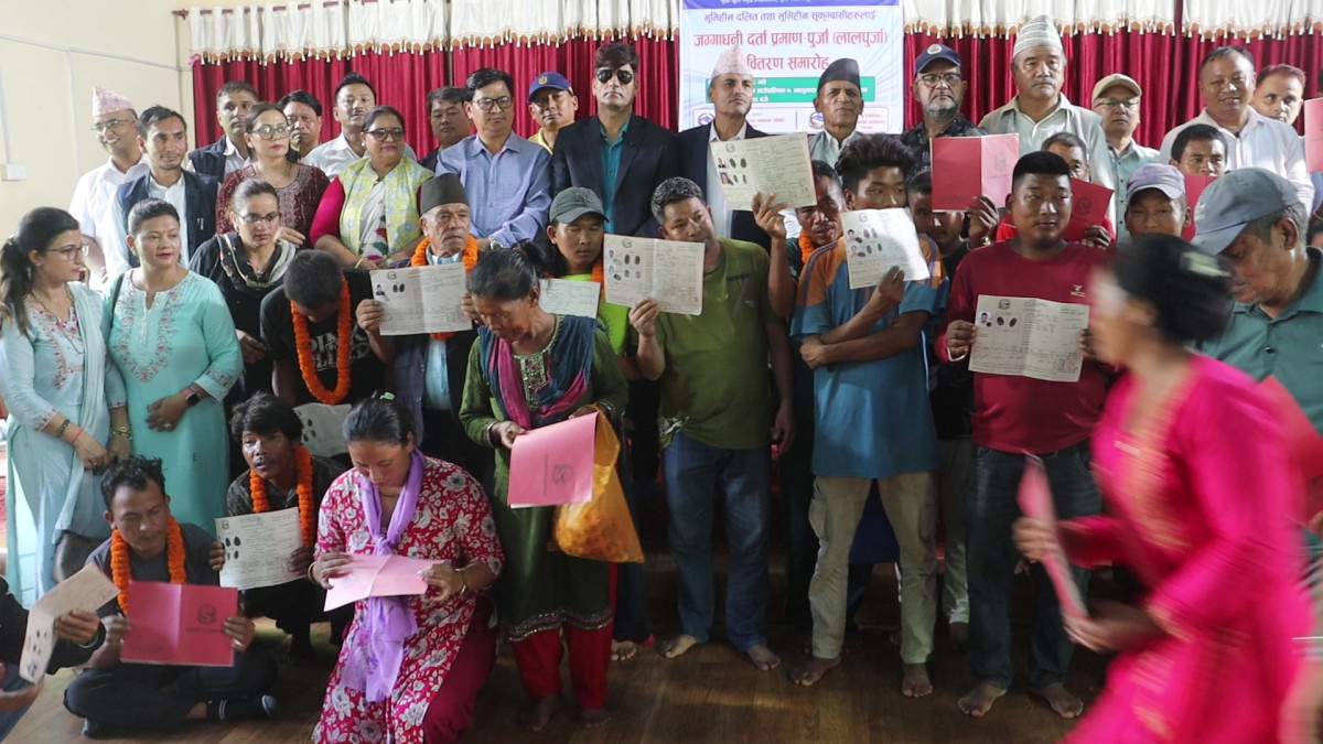 ३४ सुकुम्बासी परिवारले पाए जग्गा -लालपुर्जा पाएपछि भए खुसीले गद्गद्