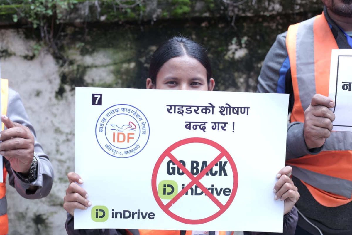 न्यायोचित भाडादर र राइडरको हकहितका लागि ‘इन्ड्राइभ’ कार्यालय घेराउ (तस्बिरहरु)