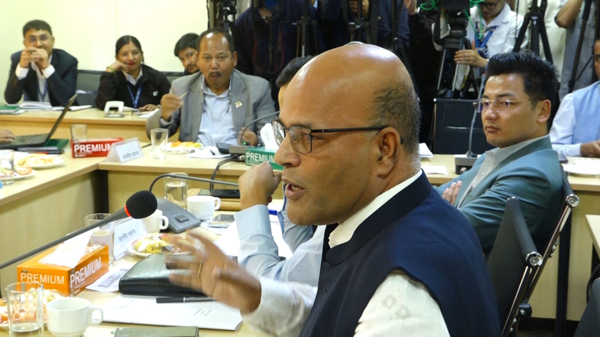 राज्य व्यवस्था समितिमा ‘सैन्यीकरण’ शब्दलाई लिएर सांसदहरूबीच भनाभन, अमरेशले सभापतिलाई भने–यसरी समिति चल्दैन