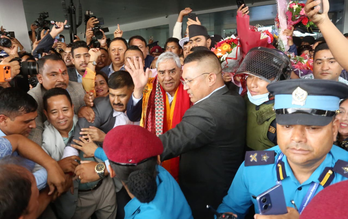 पूर्वप्रधानमन्त्री शेरबहादुर देउवा स्वदेश फिर्ता (तस्बिरसहित)