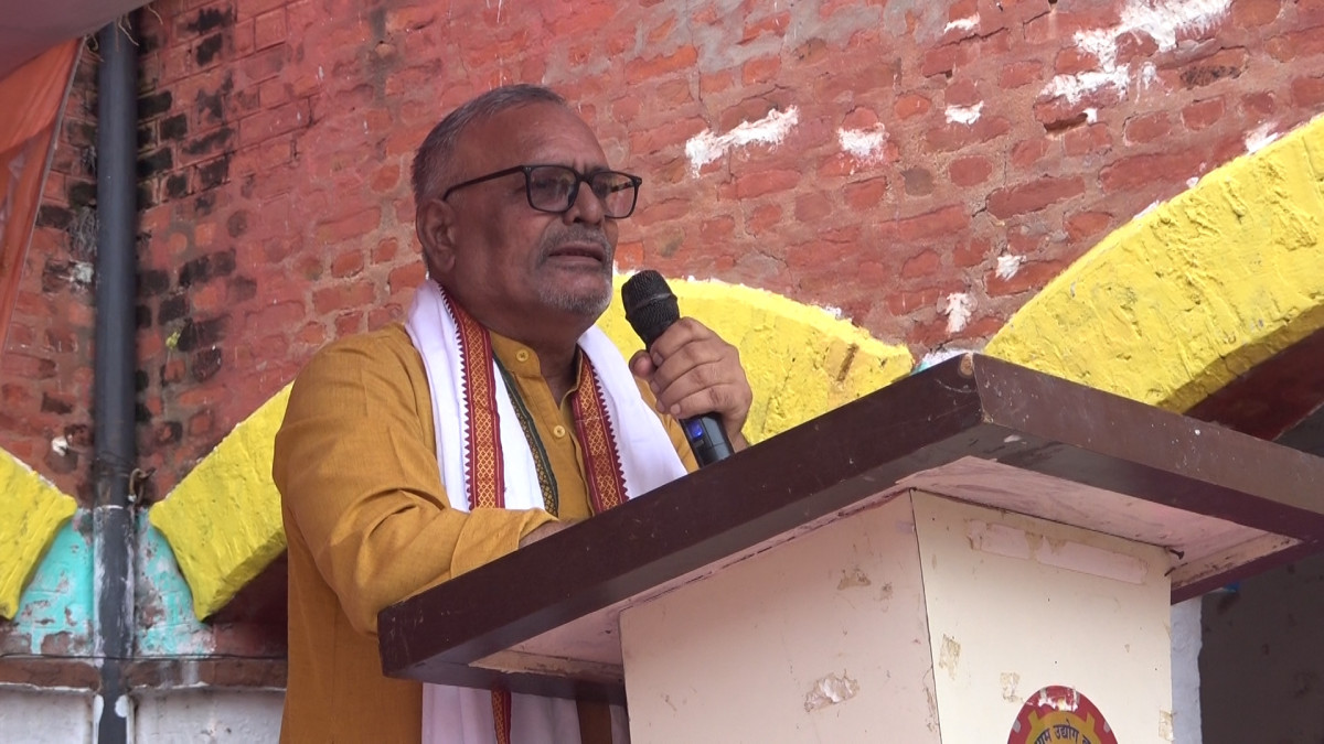 गगन थापालाई ‘ग्याङस्टार’ भन्नेहरूमाथि रामसरोज यादवको प्रहारः ‘विनाशकाले विपरित बुद्धि’