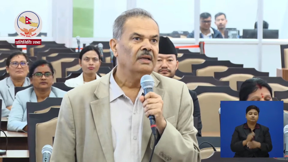 काठमाडौँ।नेपाल कम्युनिस्ट पार्टी (एमाले) का सांसद डा. पुष्पराज कँडेलले प्रधानमन्त्री दैवीप्रकोप उद्धार कोष र प्रधानमन्त्री राहत कोषमा जम्मा भएको रकम र त्यसको खर्च विवरण सार्वजनिक गर्न माग गरेका छन् । मंगलवार बसेको प्रतिनिधि सभा बैठकमा बोल्दै उहाँले विपद् व्यवस्थापनमा सरकारले परिचालन गरेको आर्थिक स्रोतको पारदर्शितामाथि प्रश्न उठाएका छन् । देशमा बारम्बार आइपर्ने विपत्ति र त्यसको व्यवस्थापनका लागि खडा गरिएका कोषहरूको सदुपयोगबारे सांसद कँडेलले चासो व्यक्त गरेका छन् । उनले कोषमा कति रकम जम्मा भएको छ र सो रकम कुन–कुन शीर्षकमा खर्च भयो भन्नेबारे संसद् अनभिज्ञ रहेको बताएका छन् । सांसद कँडेलकाअनुसार स्थानीय तह, प्रदेश सरकार र राष्ट्रिय विपद् जोखिम न्युनिकरण तथा व्यवस्थापन प्राधिकरणसम्म कति रकम पुग्यो र त्यसको प्रभावकारिता कस्तो रह्यो भन्ने विवरण अहिलेसम्म संसदलाई जानकारी गराइएको छैन । उनले भने, ‘विपत्तिमाथि विपत्ति आइरहेको सन्दर्भमा कोषहरूको यथार्थ विवरण सार्वजनिक नहुनु दुःखद् छ । प्रधानमन्त्री दैवी प्रकोप उद्धार कोष र राहत कोषको खर्चको स्पष्ट विवरण यो सम्मानित संसद्मा पेश हुनुपर्छ ।’ उनले सरकारले विपद्का समयमा संकलन गरेको रकमको पारदर्शी लेखाजोखा हुनुपर्नेमा जोड दिँदै यसले नागरिकको विश्वास बढाउने तर्क गरेका छन् । कँडेलको यो मागसँगै विपद् व्यवस्थापनका लागि सरकारले प्रयोग गर्ने वित्तीय स्रोतको वितरण प्रणालीमाथि थप बहस शुरु भएको छ । सरकारले अब यी कोषहरूको आय–व्यय विवरण कसरी संसद्मा प्रश्तुत गर्छ, त्यो प्रतिक्षाको विषय बनेको छ ।
