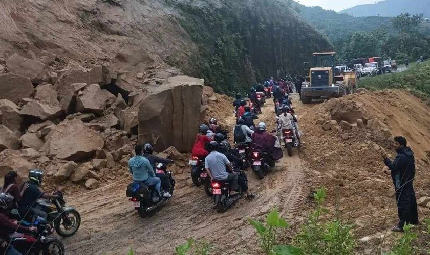 पहिरोले अवरुद्ध कान्ति लोकपथ एकतर्फी सञ्चालनमा