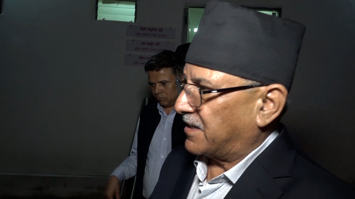 सरकार ठिक ढंगले अगाडि बढ्न सकेनः प्रचण्ड