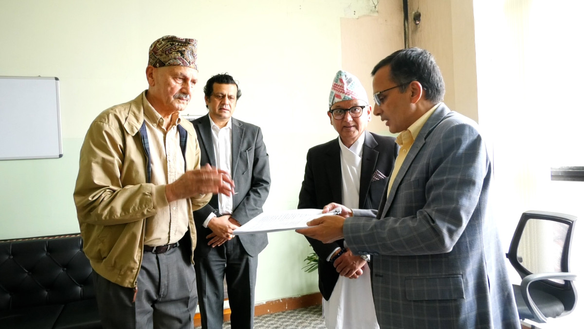 दीपक भट्टको मानव अधिकार रक्षाको माग गर्दै परिवार आयोगमा