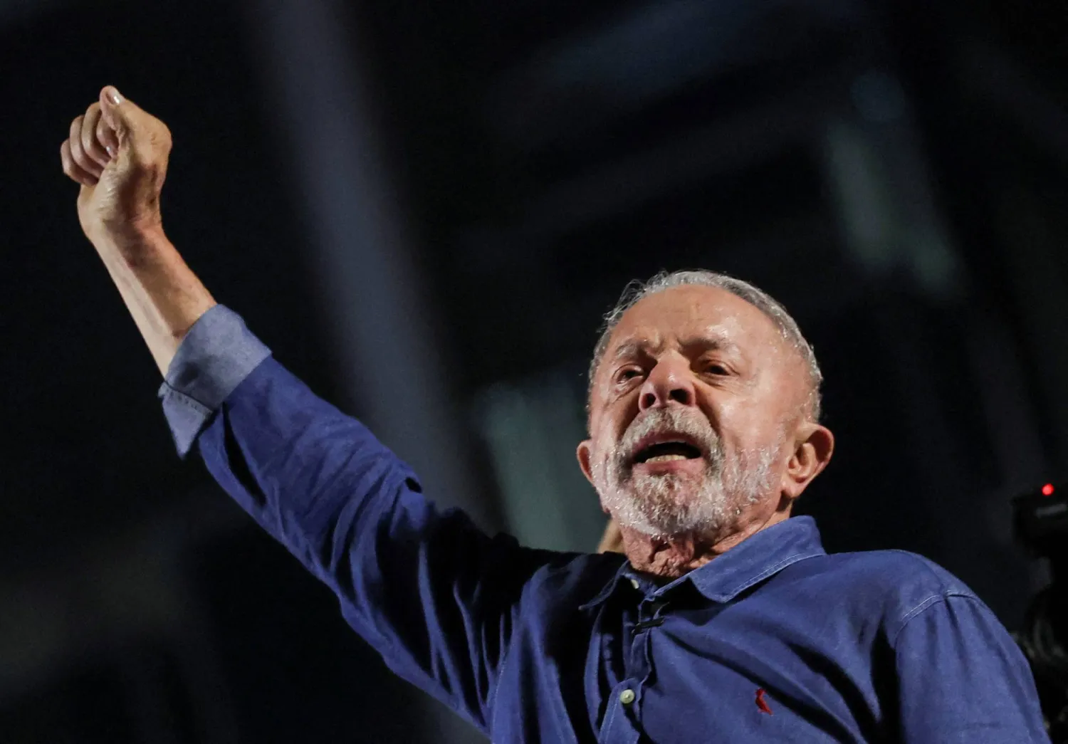Lula wins Brazil's presidential election; Flavio Bolsonaro rejects the result.